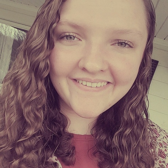 Meet your Posher, Courtney - Picture 1 of 1